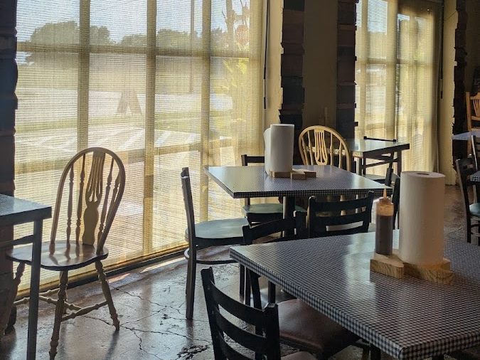 Linke's BBQ interior